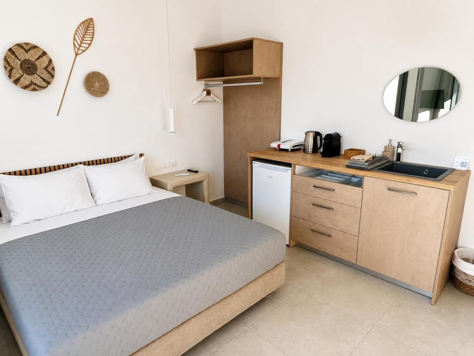 Bed, Kitchen or kitchenette, Photo of the whole room, Bedroom, wardrobe
