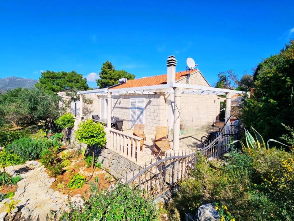 Island house MARTA House in Dubrovnik-Neretva County