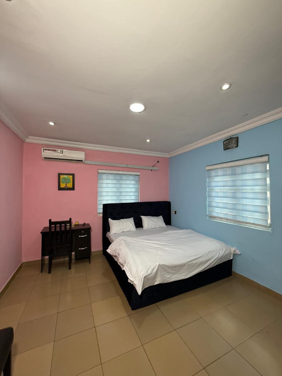 Photo of the whole room, Bedroom