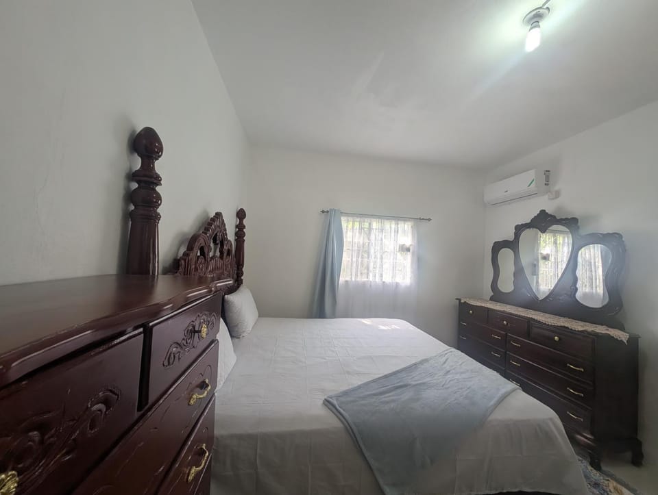 Bed, Photo of the whole room, Bedroom, air conditioner