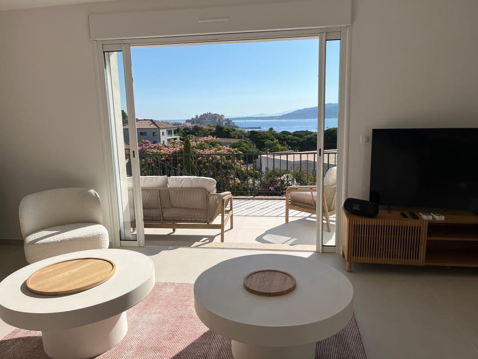 Living room, Sea view