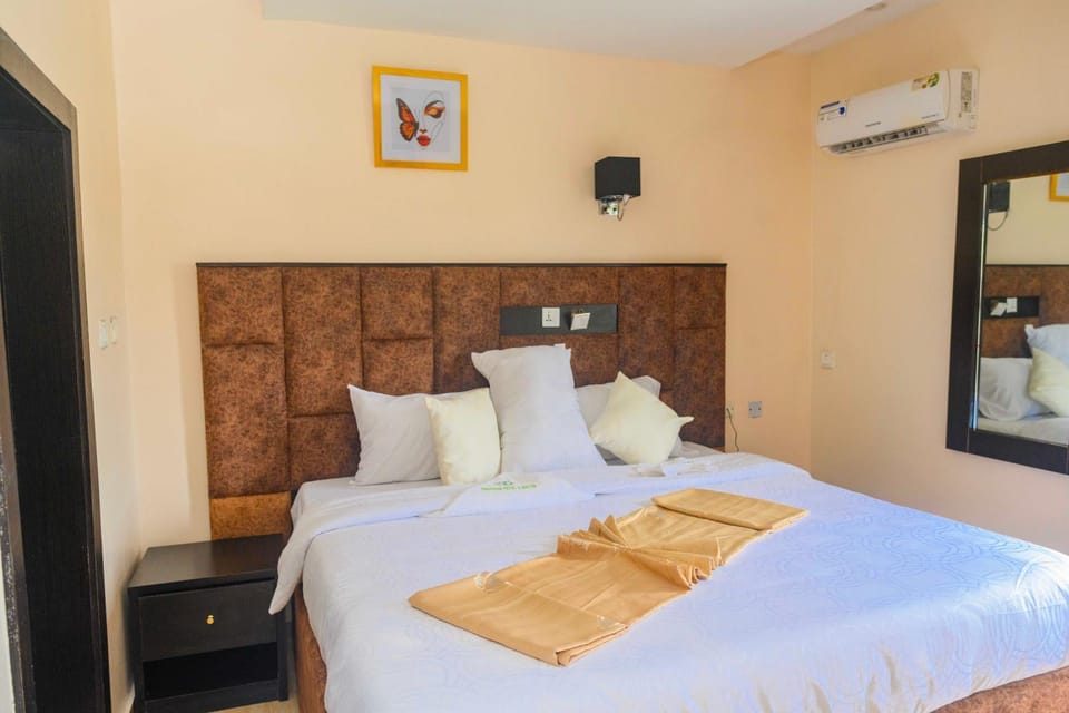 Bed, Bedroom, air conditioner