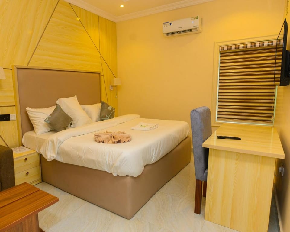 Bed, TV and multimedia, Bedroom, air conditioner