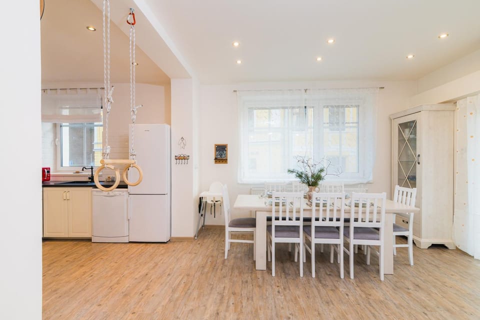 Dining area, kitchen