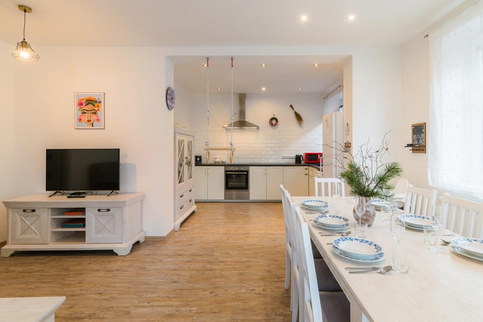 Dining area, kitchen