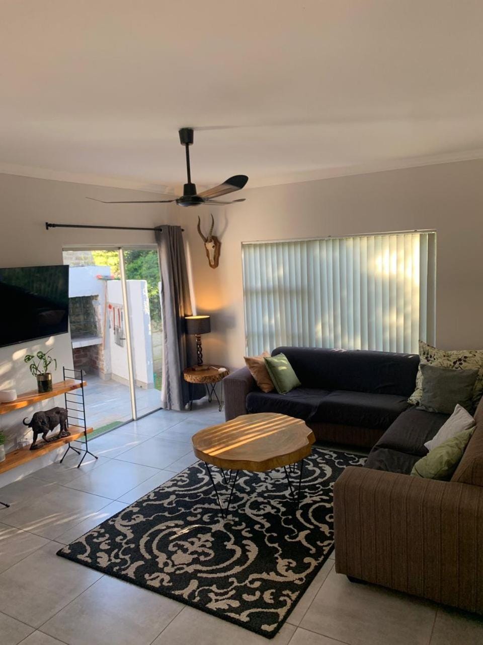 Communal lounge/ TV room, TV and multimedia, Living room, Evening entertainment