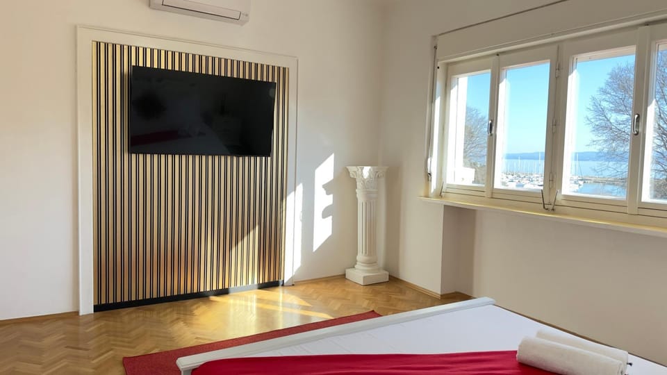 TV and multimedia, Bedroom, internet, towels, wardrobe, air conditioner