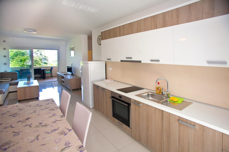 Day, Kitchen or kitchenette