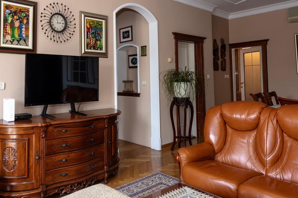 Communal lounge/ TV room, TV and multimedia, Living room