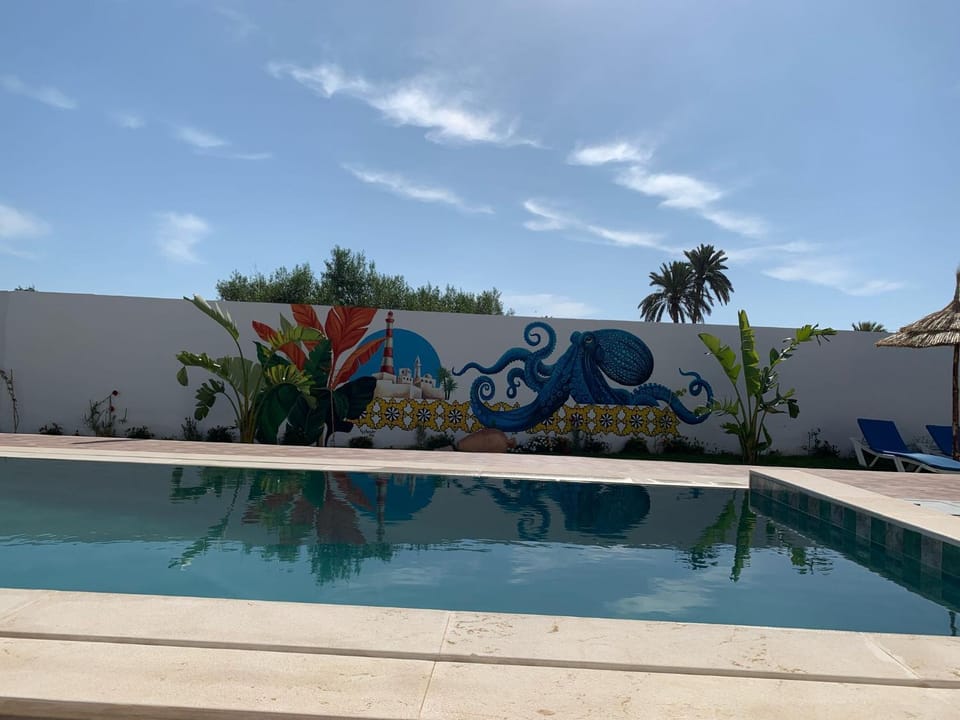 Day, Pool view, Swimming pool, sunbed
