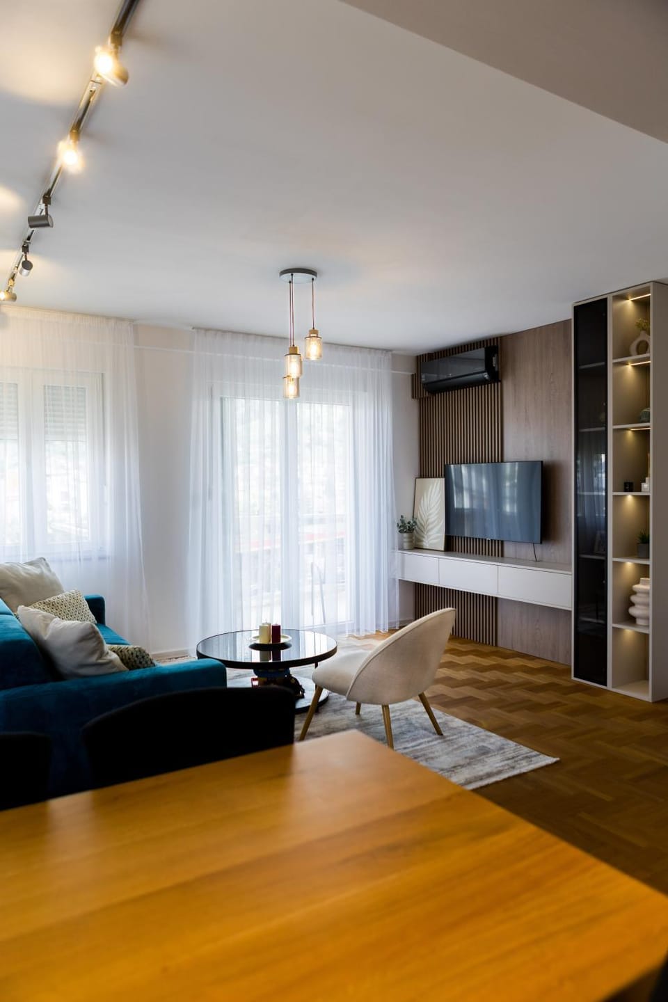Communal lounge/ TV room, TV and multimedia, Living room, Seating area, Evening entertainment