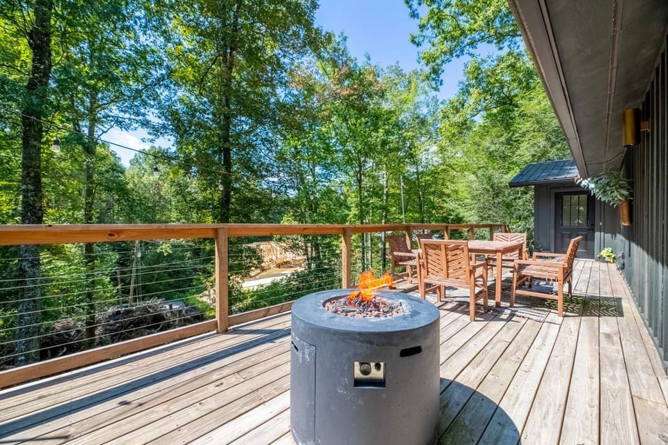 Modern Mountain Retreat House in Gatlinburg