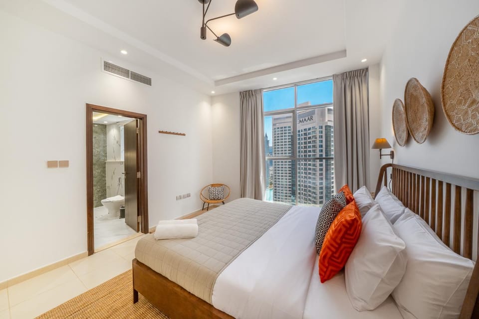 Cityscape & Coastal Charm Elegant 2BR Seaside Apartment in Dubai