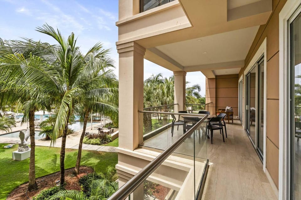 Eagle Beach - Palm by the Sea 2BR condo - LV207 House in Noord