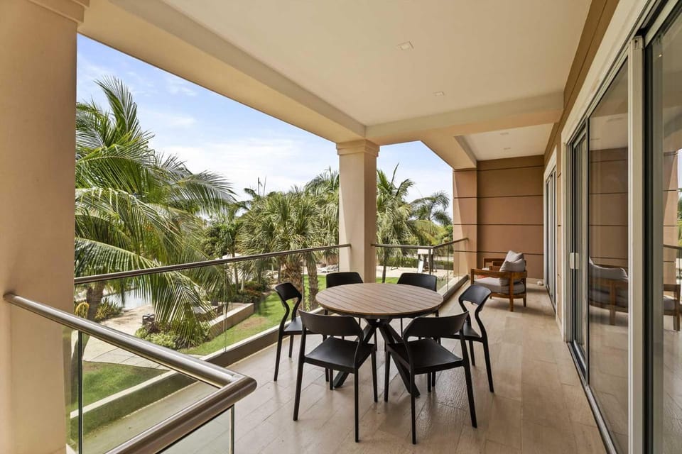 Eagle Beach - Palm by the Sea 2BR condo - LV207 House in Noord