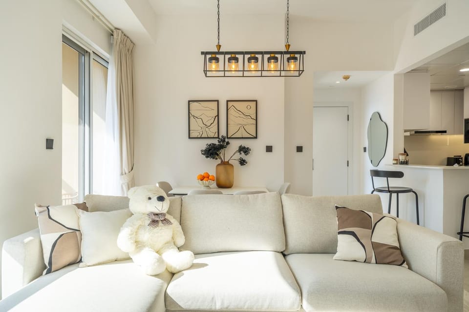 High-Floor 1BR New Design Steps to JBR Beach Apartment in Dubai