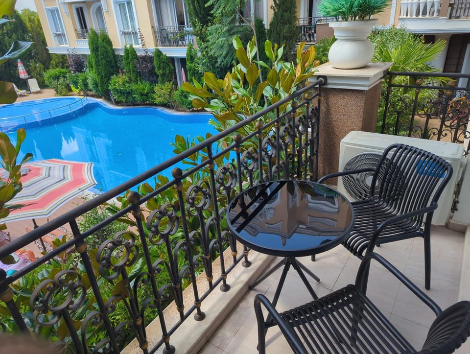 Balcony/Terrace, Swimming pool
