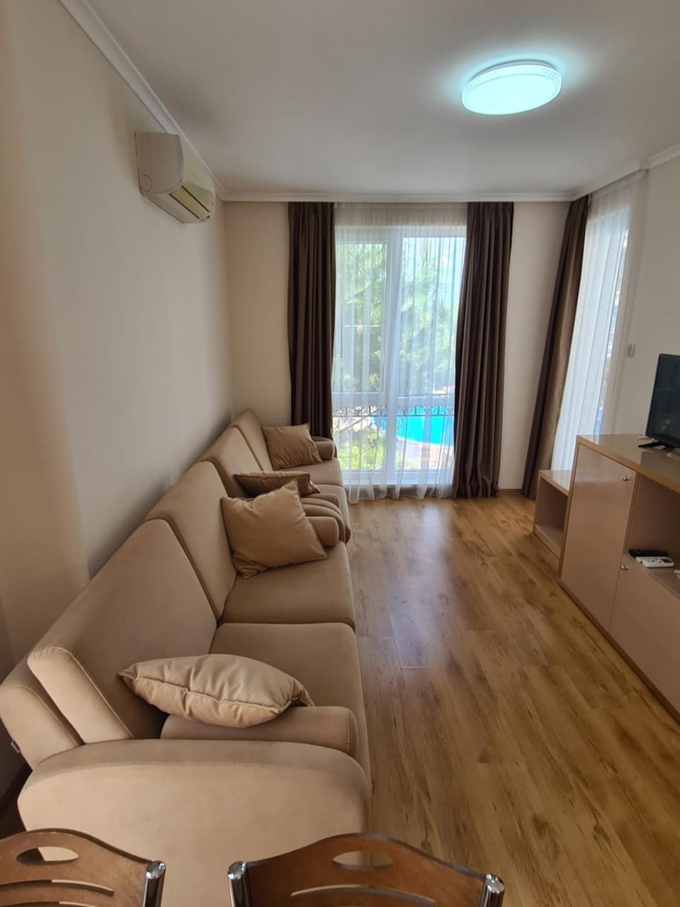 TV and multimedia, Seating area, Pool view