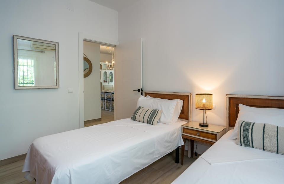 Bed, Bedroom, air conditioner
