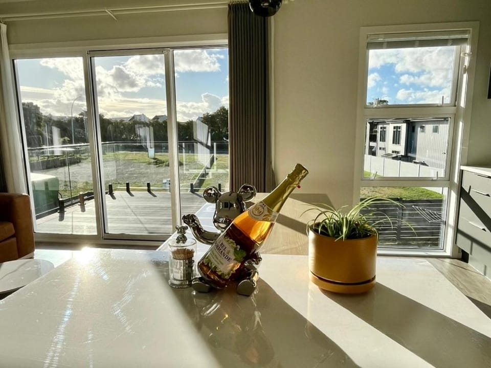 brand new Lakeside cozy deluxe Apartment in Taupo