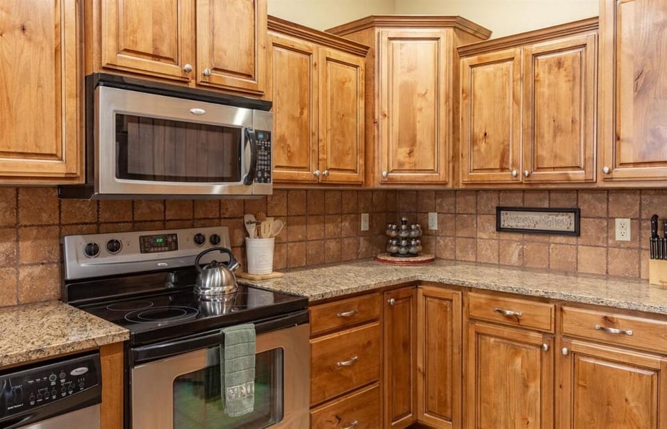 Kitchen or kitchenette, dishwasher, oven, stove