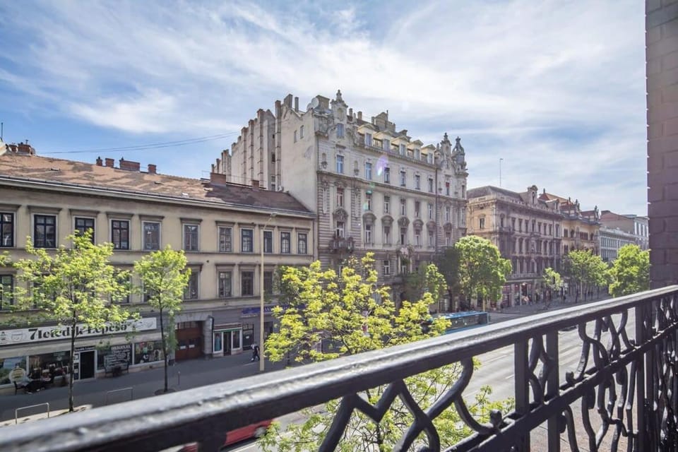 Absolute Central with Balcony Apartment in Budapest