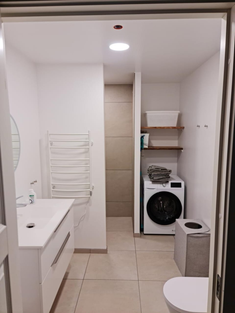 Bathroom, washing machine