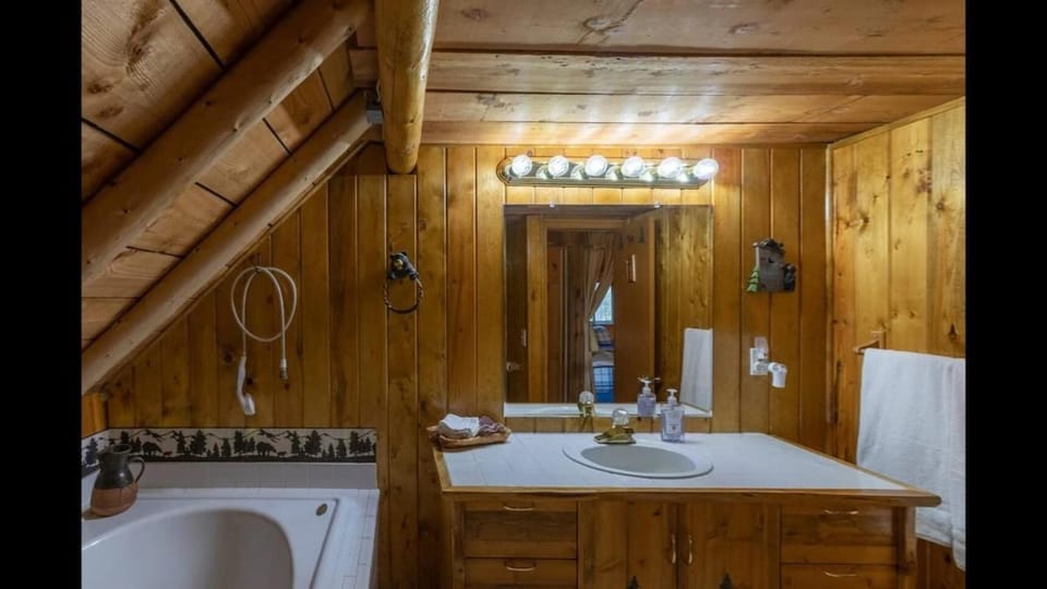 Bathroom, Bath, towels