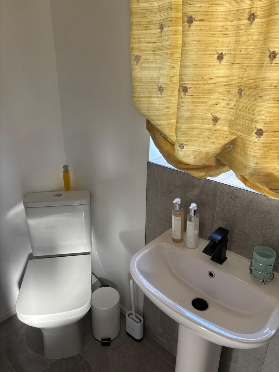 Studio apt with private parking Apartment in Twickenham