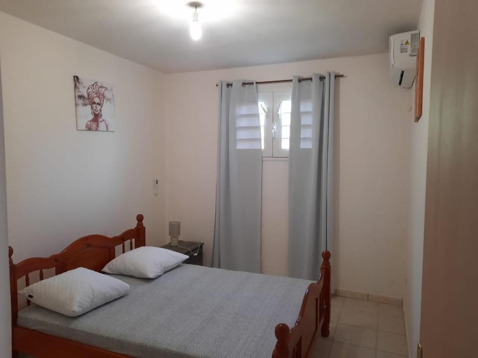 Bed, Photo of the whole room, Bedroom, air conditioner