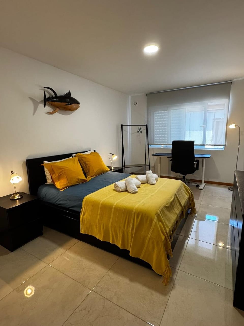 Bed, Living room, Photo of the whole room, Seating area, Bedroom, towels