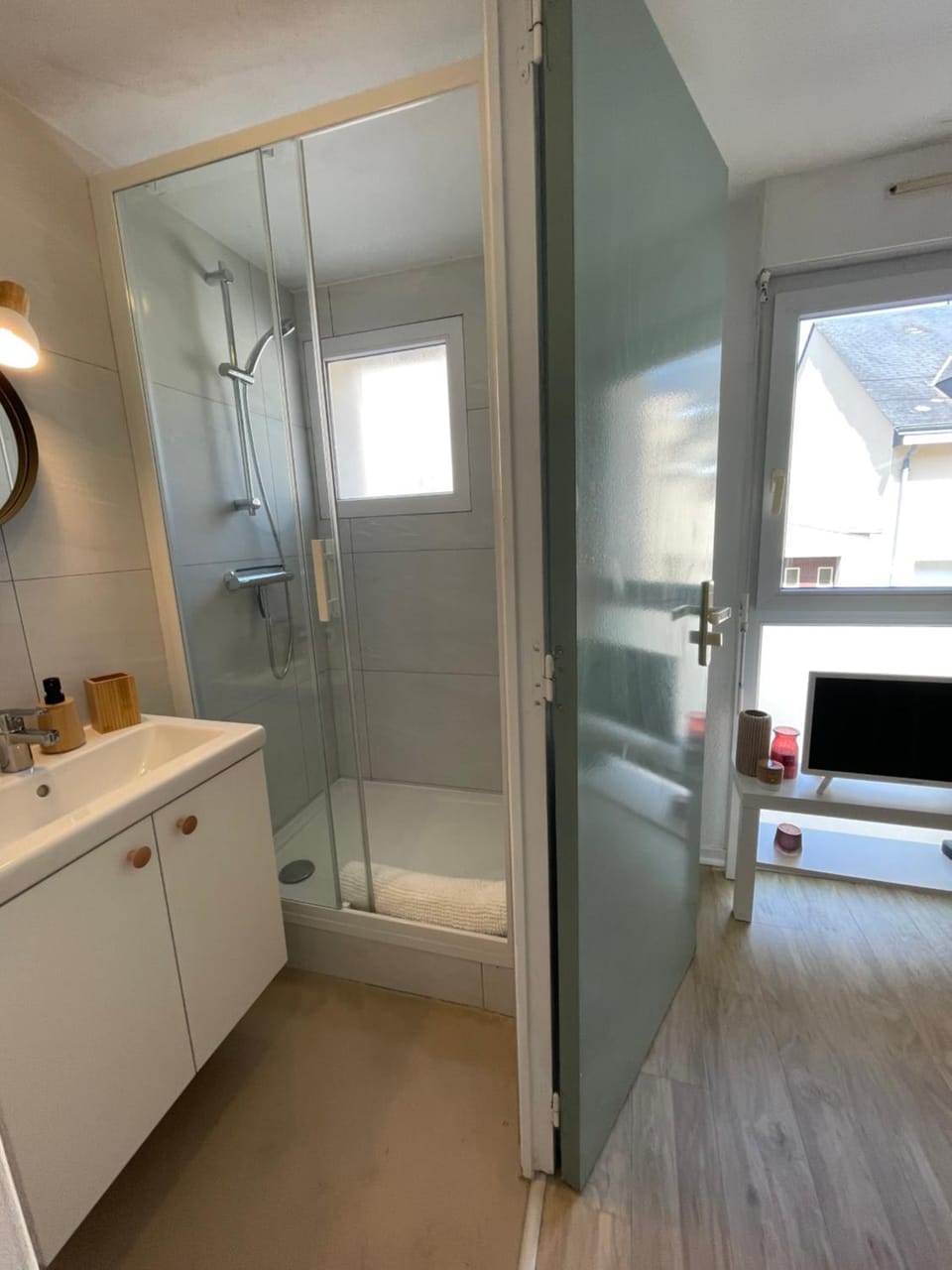 Shower, Bathroom, towels