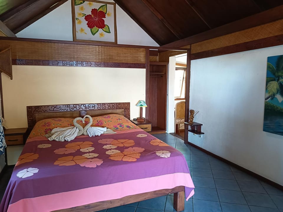 Property building, Bed, TV and multimedia, View (from property/room), Photo of the whole room, Bedroom, Landmark view, Mountain view, Sea view, internet