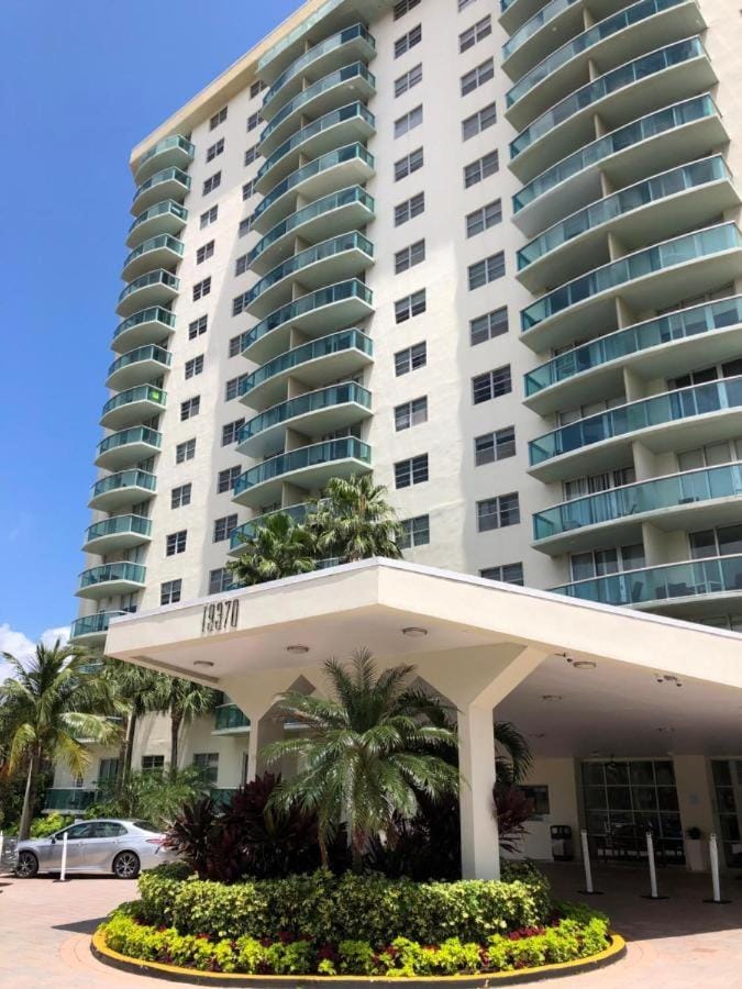 Beatiful apartment 2nd Floor - SRT 3143 Apartment in Sunny Isles Beach
