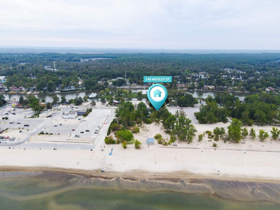 Adrian's Suites 2Bedroom Family Suite Apartment hotel in Wasaga Beach