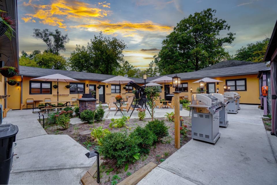 Adrian's Suites 2 Bedroom Family Suite Apartment hotel in Wasaga Beach