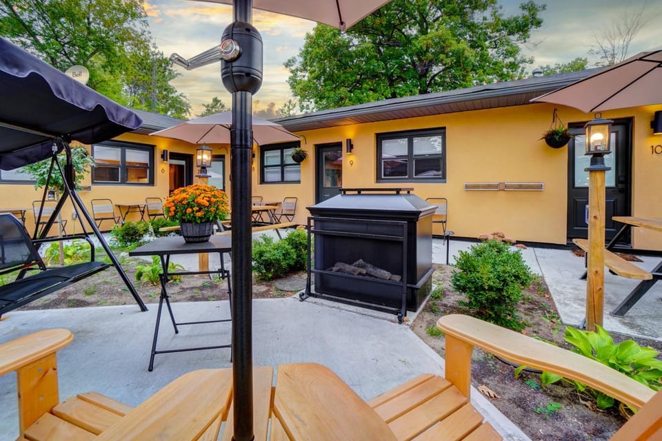 Adrian's Suites 2 Bedroom Family Suite Apartment hotel in Wasaga Beach