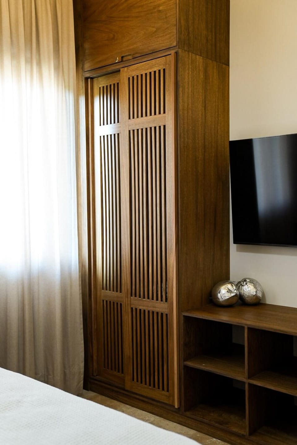 TV and multimedia, wardrobe