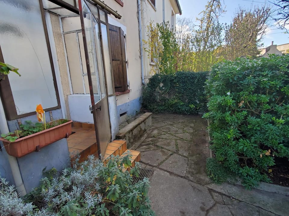 Facade/entrance, Garden, Garden view