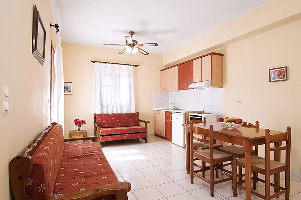 Day, Living room, Dining area
