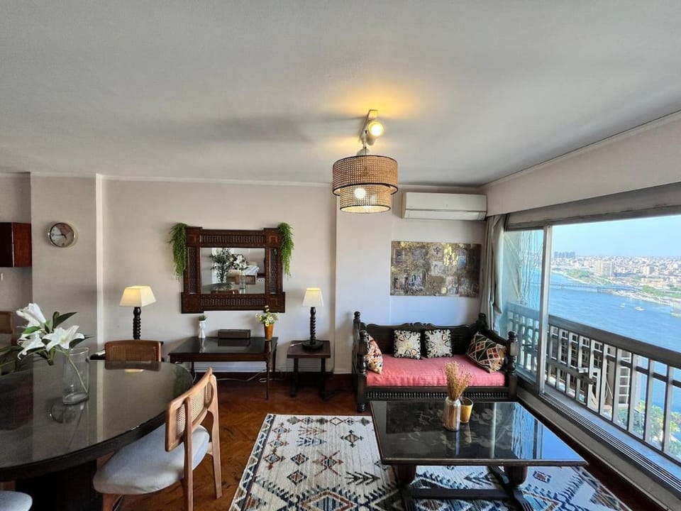 Panoramic Lovely Nile views 3BR in Zamalek Apartment in Cairo