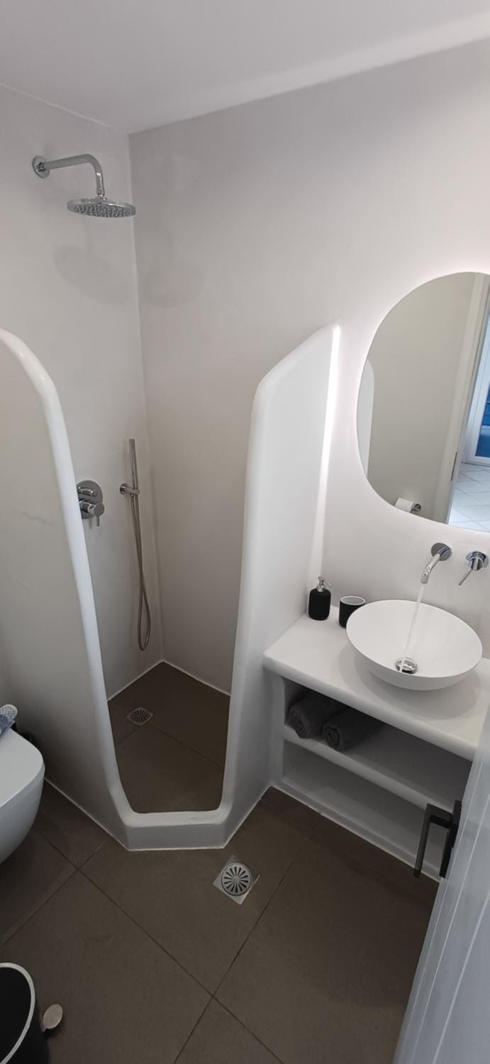 Shower, Toilet