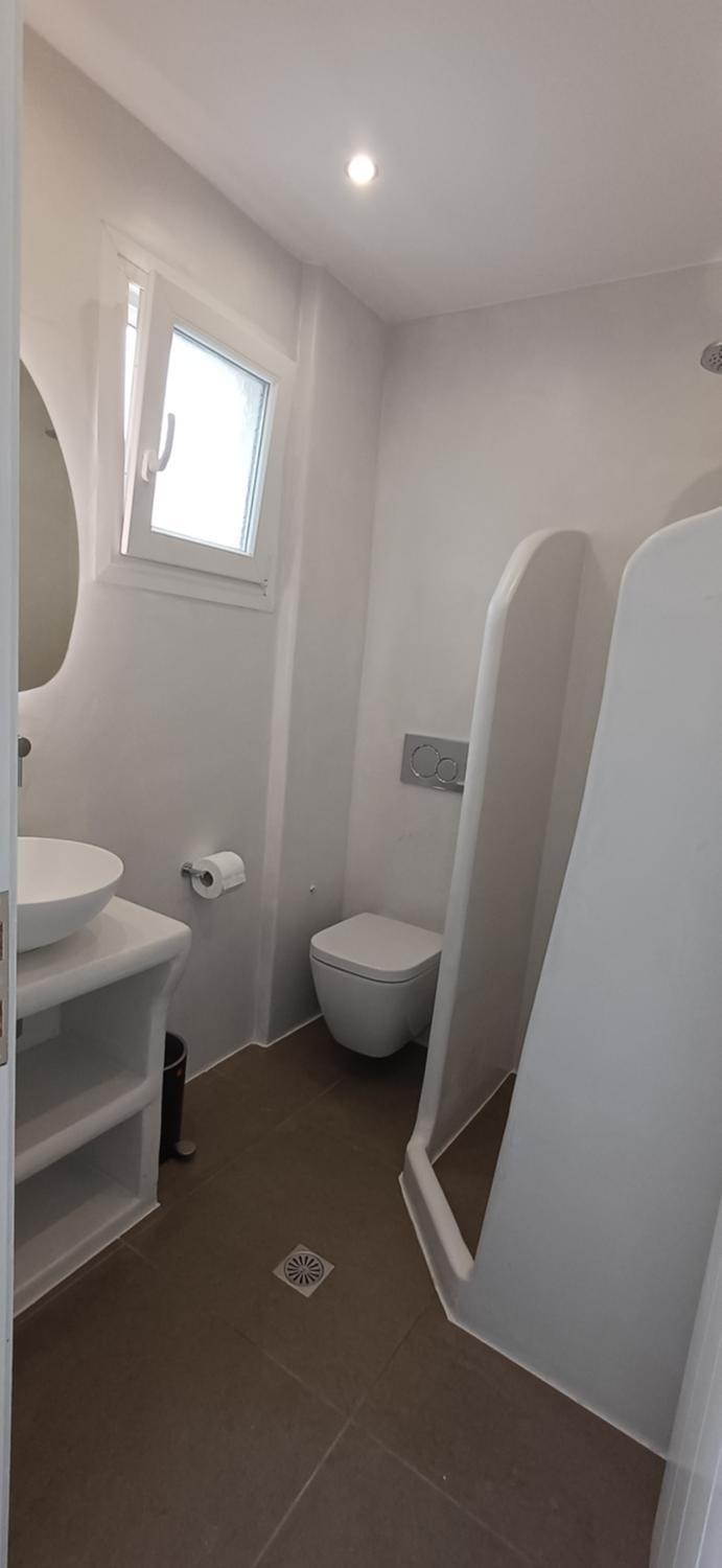 Shower, Toilet