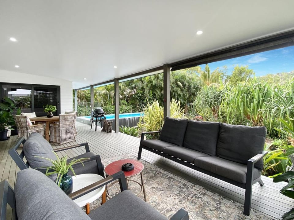 White Pandanus House in Horseshoe Bay