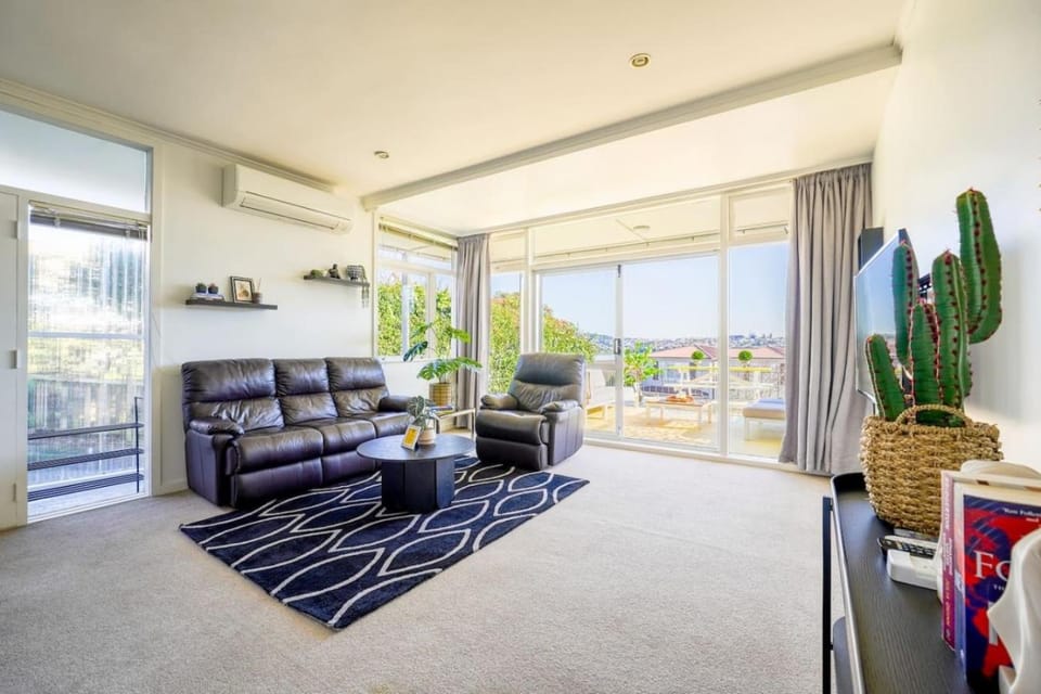 Charming 1-Bedroom Home in Prestigious Orakei House in Auckland