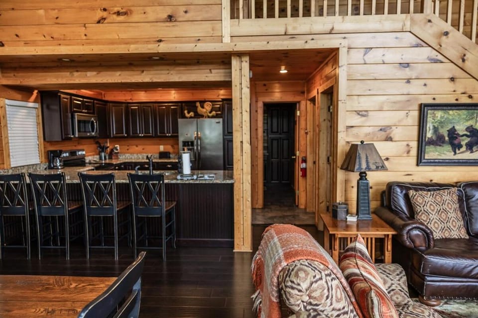 4BR Cabin, Mountain View, Hot Tub, and Deck! Cabin in Pigeon Forge
