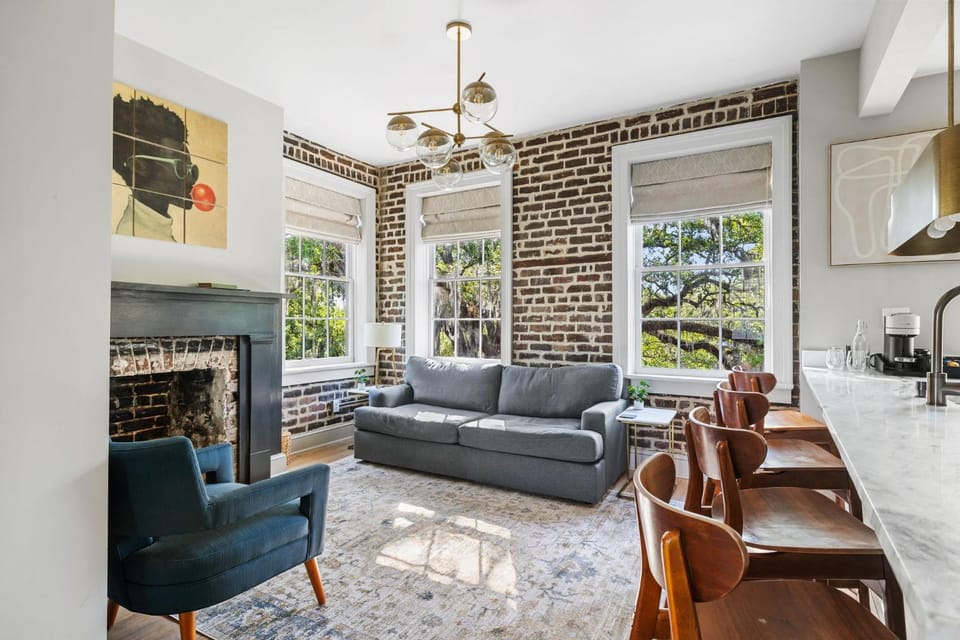 Luxury King Suite Full Kitchen 3rd Floor Bed and Breakfast in Savannah