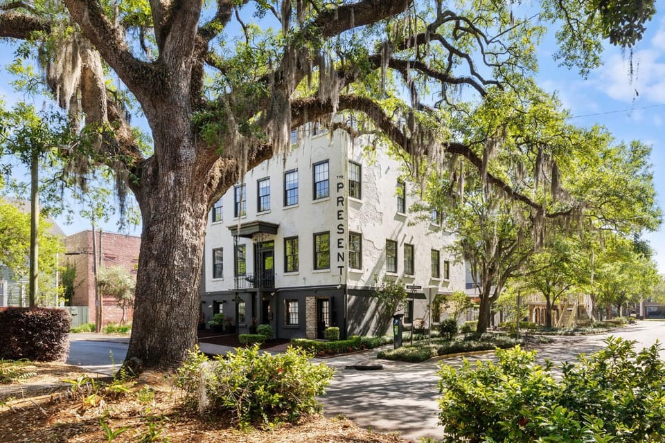 King Suite 4th Floor Downtown Hotel Boutique Bed and Breakfast in Savannah