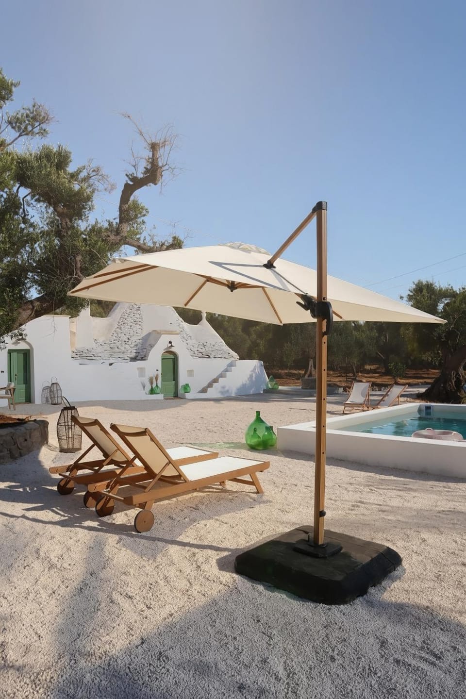 Property building, Swimming pool, sunbed