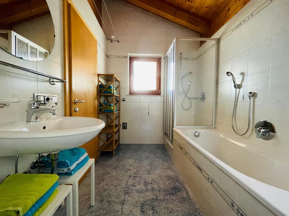 Shower, Bathroom, Bath, towels